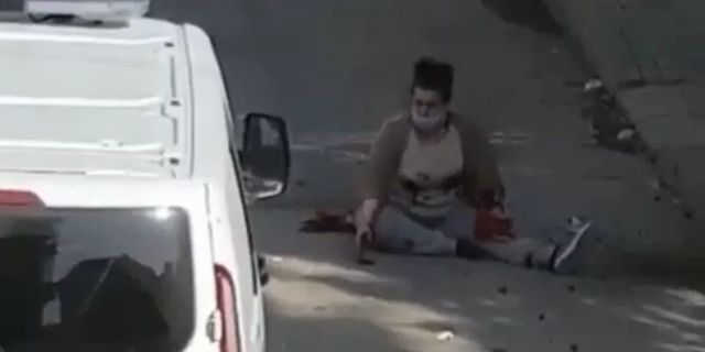 Ankara'da eski eşi tarafından sokak ortasında bıçaklanan kadın ağır yaralandı