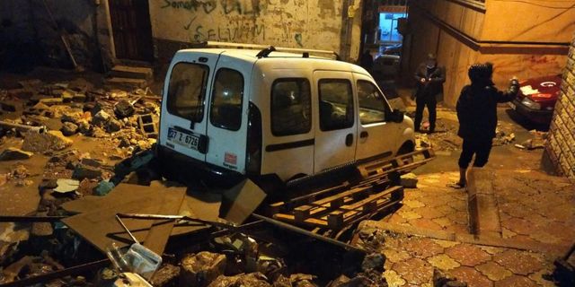 Kahramanmaraş'ta şiddetli yağmur sonrası okulun istinat duvarı çöktü