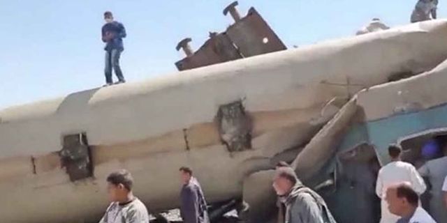 Mısır'da iki tren çarpıştı: 32 ölü, 66 yaralı