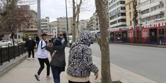 İstanbul'da dilenci kadınlara para verdi, tacizci ilan edildi! Genci böyle kovaladılar