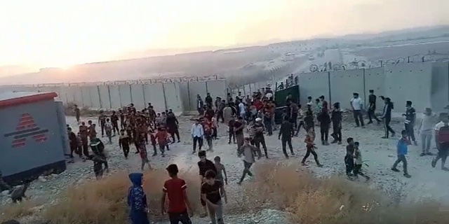 Türkiye'nin kurduğu kamptaki Suriyeliler ayaklandı
