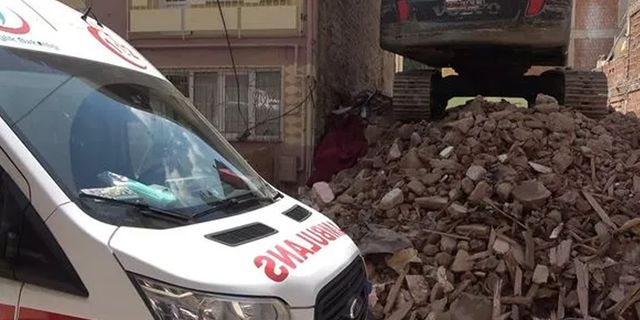 Bursa’da yıkım çalışmasında duvar arasına sıkışan adam hayatını kaybetti