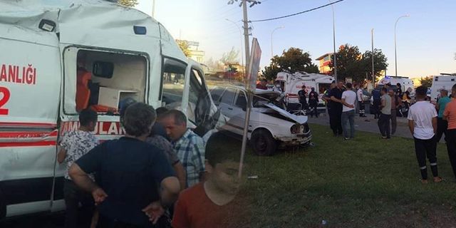 Kahramanmaraş'ta ambulansla otomobil çarpıştı: 1 ölü