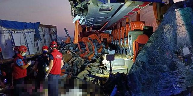 Manisa'da katliam gibi kaza: 9 ölü, 30 yaralı