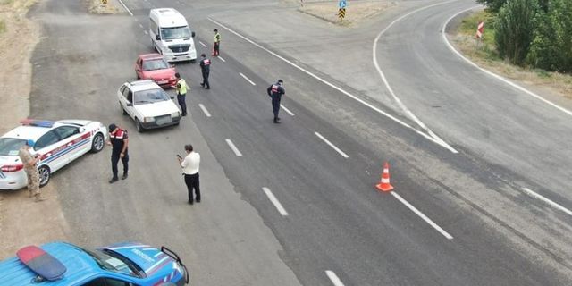 Kahramanmaraş'ta jandarmadan trafik denetimi! 48 sürücüye 37 bin lira ceza
