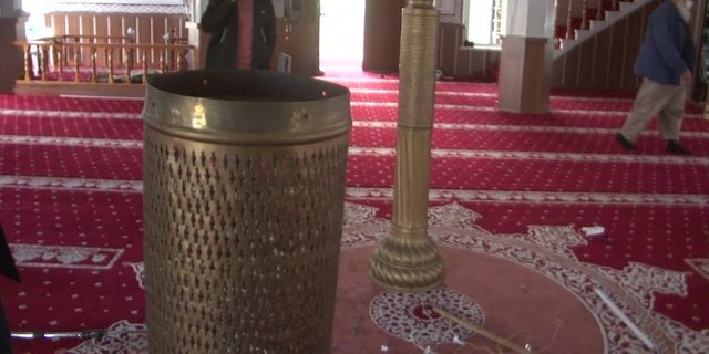 Camiye zarar veren kadın polise teslim edildi