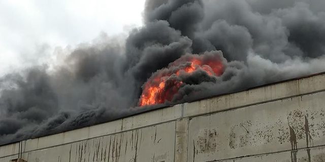 Uşak'ta tekstil fabrikasında yangın!