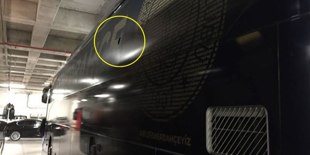 Fenerbahçe otobüsüne İzmir'de taşlı saldırı!