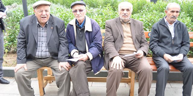 2 çalışana 1 emekli düşüyor! Türkiye'de her 6 kişiden biri emekli