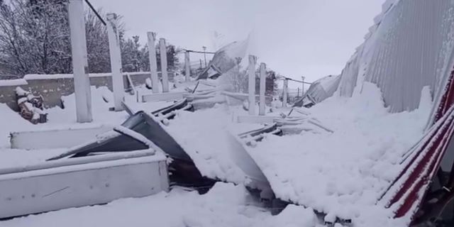 Kahramanmaraş'ta pazar yeri çatısı çöktü, ortalık savaş alanına döndü