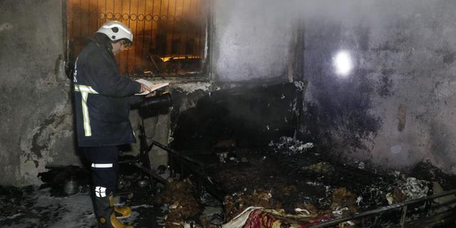 Adana' da kan davası nedeniyle biri engelli 3 çocuğun evde bulunduğu evi ateşe verdiler
