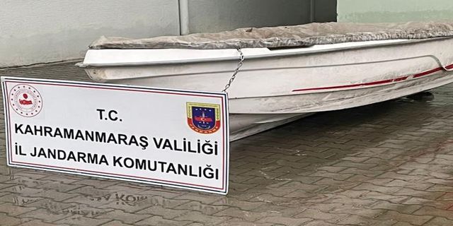 Kahramanmaraş'ta tekne çaldığı iddia edilen 3 kişi yakalanarak adliyeye sevk edildi