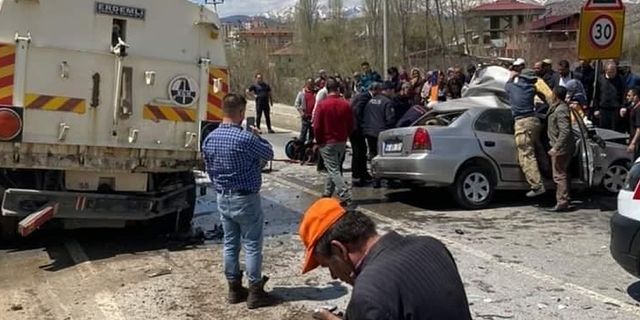 Kahramanmaraş'ta otomobil, temizlik aracına çarptı: Yaralı var