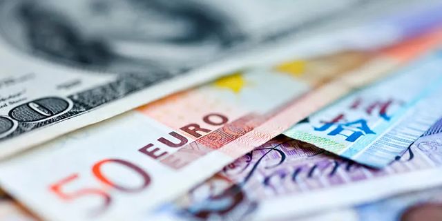 Dolar, Euro ve altın TL karşısında durmuyor