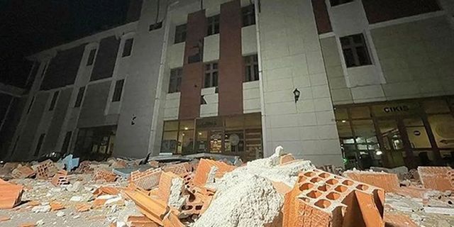 Düzce'de adliye binası yıkıldı! İşte o görüntüler