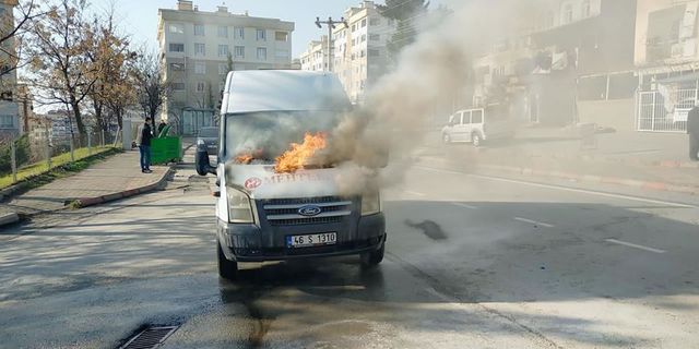 Kahramanmaraş'ta araç yangını! Anında müdahale ile söndürüldü