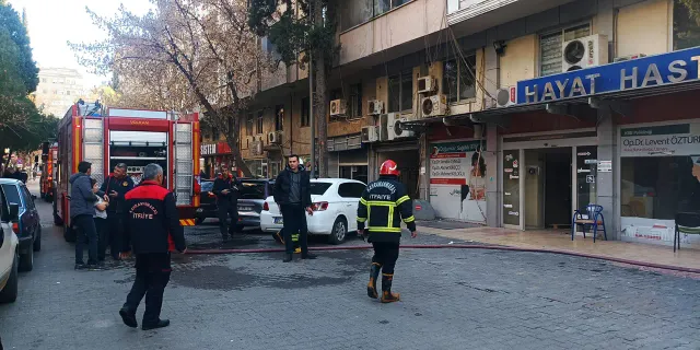Kahramanmaraş'ta eski hastane binasında yangın!