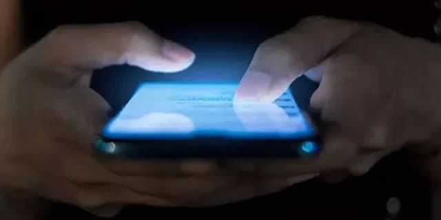 Eşinizin telefonunda sakın bunu yapmayın