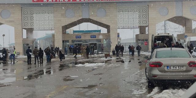 İran'da trafik kazasında hayatını kaybeden 3 Türk vatandaşı toprağa verildi