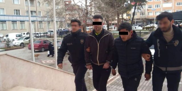 Bursa'da çaldıkları araçla hırsızlık yaparken yakalandılar