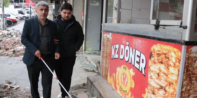 Kahramanmaraş'ta engelli döner ustası konteyner dükkan için yetkililerden yardım bekliyor