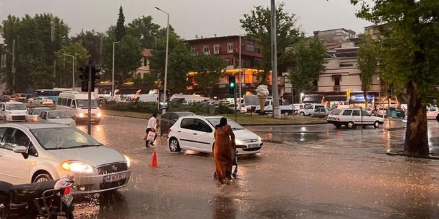 Kahramanmaraş'ta sağanak yağış ve dolu etkili oldu