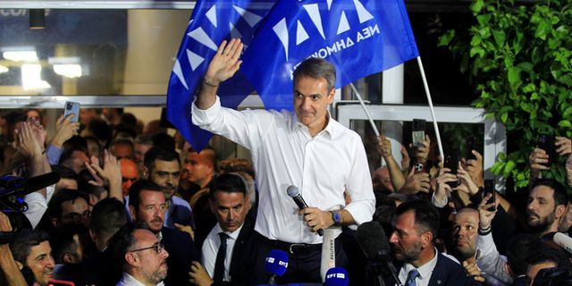 Yunanistan'da seçimin galibi Miçotakis'in partisi oldu