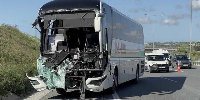 THY personelini taşıyan servis aracı kazaya karıştı: 20’den fazla yaralı