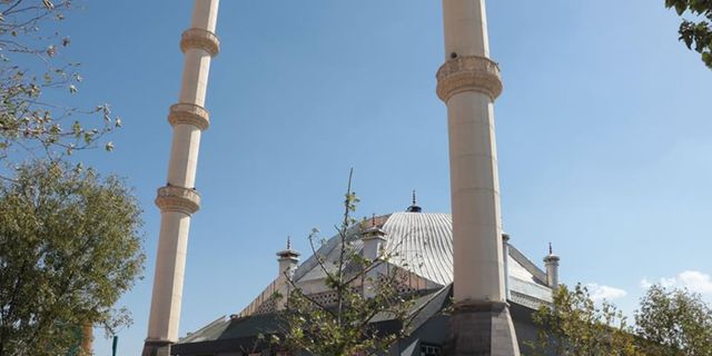 Kahramanmaraş'ta depremde hasar alan cami yeniden ibadete açıldı
