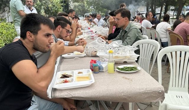 Bedava yemek için ’Mevlüt Bulma’ grubu kurdular