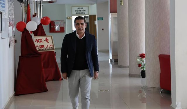 Kahramanmaraş’ta 14 saat enkazda kalan öğretmen aynı yerde görevine devam ediyor