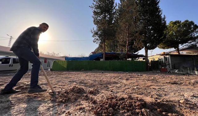 Kahramanmaraş'ta deprem şehitleri anısına 46 fidan dikti