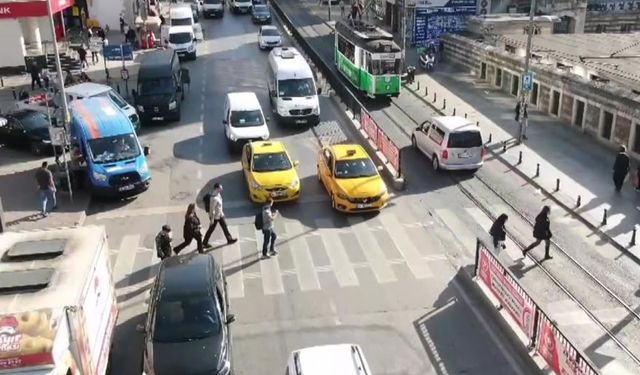 Kadıköy'de ceza yiyen taksicinin isyanı: “Ceza yersem bu aracı burada yakarım”