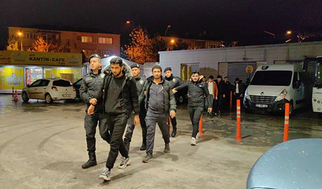 Türkiye'ye kaçak giren 28 Suriyeli Bursa'da yakalandı