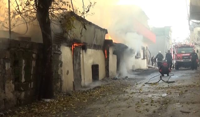 Kahramanmaraş'ta korkutan yangın! Bir evde başladı, üç farklı evi sardı