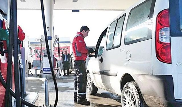 Türkiye'de Yakıt ve Tütün Ürünlerine Büyük Zam: Benzin Litresi 2 Lira 18 Kuruş Artacak...