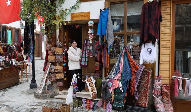 12 Kadın işletmecinin çalıştırdığı sokak, gelen turistlerin dikkatini çekiyor