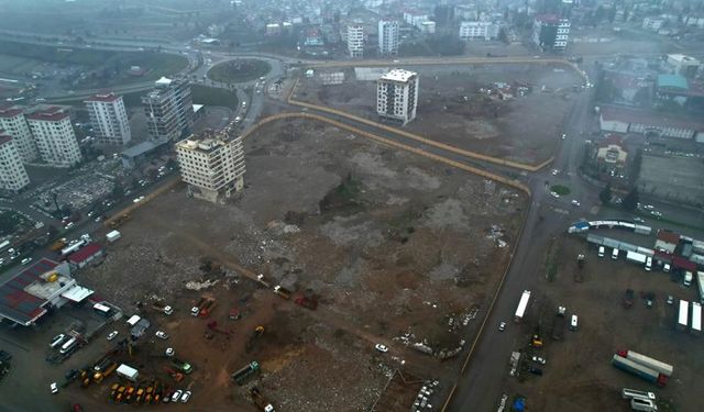 Kahramanmaraş'ta Ebrar sitesinin son hali havadan görüntülendi