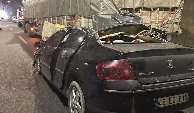 Kahramanmaraş'ta Dehşet Anları: Otomobil Tıra Ok Gibi Saplandı, 1 Ölü, 1 Ağır Yaralı!