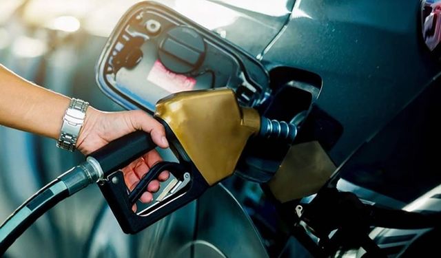 Araç sürücüleri bugün yola çıktığında benzin istasyonlarındaki fiyatları görünce gözlerine inanamadı