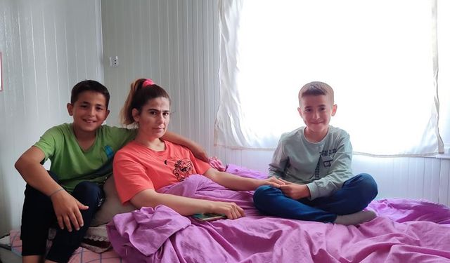 Kahramanmaraş'ta 11 yaşındaki ikizler annelerine bakıyor! 'Çok param olursa annemi tedavi için yurtdışına gönderirim'