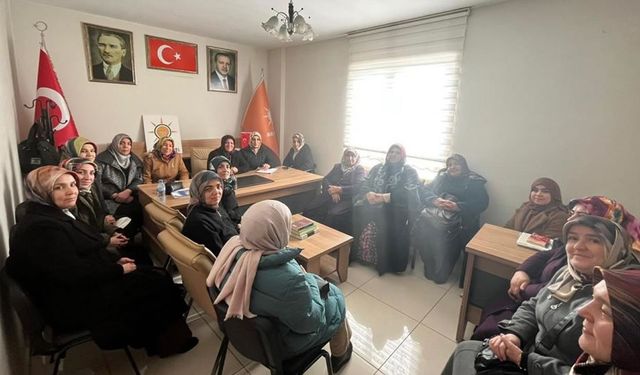 Kahramanmaraş AK Parti Elbistan Kadın Kolları Başkanı ve  30 kişilik yönetim kurulu üyeleri, görevlerinden istifa etti