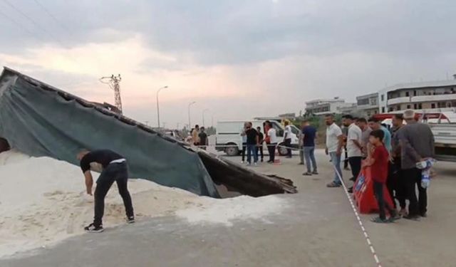 Adana'da felaket! yer yarıldı kamyon içine çöktü