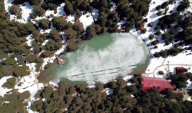 Limni Gölü’nde yılın son kar manzarası mest etti