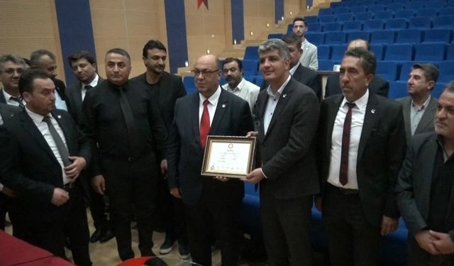 Dulkadiroğlu Belediyesi'nde Başkan Akpınar mazbatasını aldı! Belediye işçilerine bayram öncesi maaş müjdesi