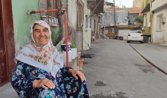 83 yaşındaki Fatma teyze herkese örnek oluyor