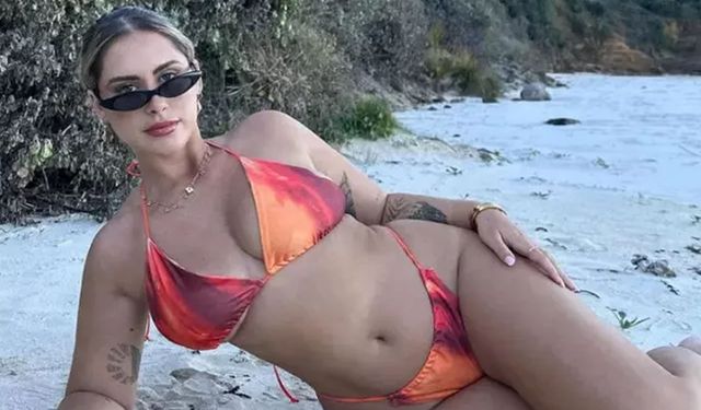 Bikinisiyle sahilde dans ettiği anları paylaştı