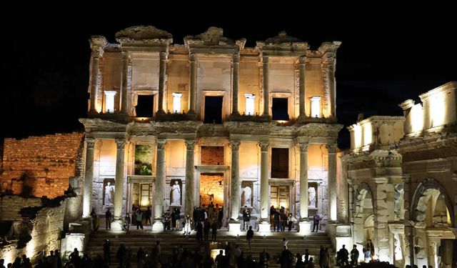 Efes Antik Kenti’ndeki ‘gece müzeciliği’ lansmanına yoğun katılım