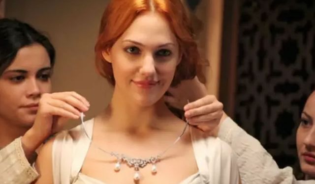 Meryem Uzerli Cannes tarzıyla sosyal medyayı salladı