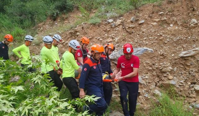 Şelale kanyonunda yürüyüş yaparken mahsur kalan anne ve kızı kurtarıldı